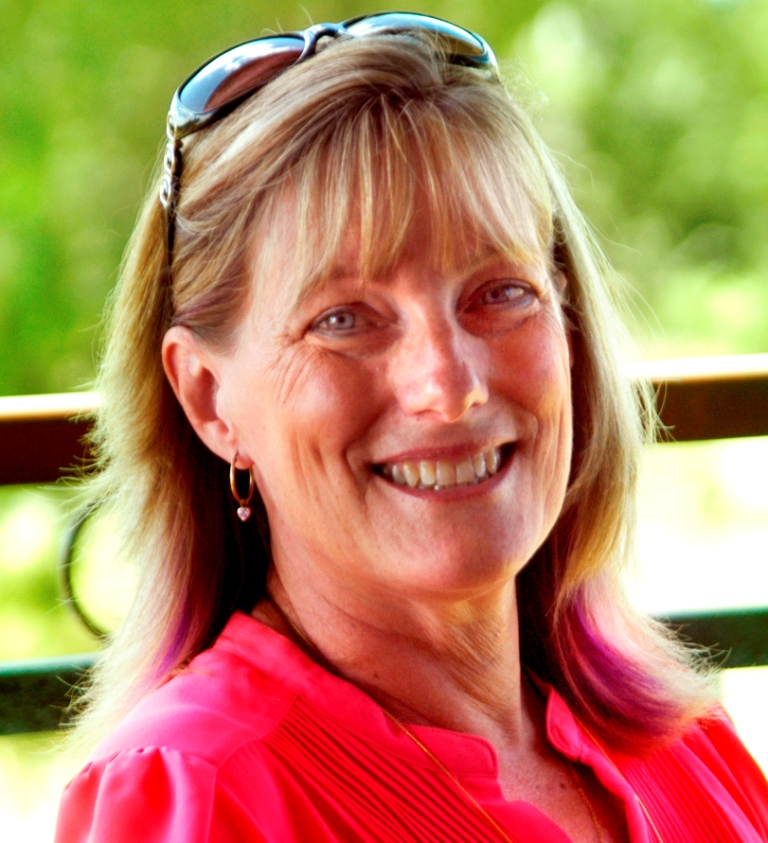 Leanne from Creasting the Hill (head shot)